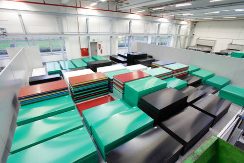 Die Halbzeuge von Murdotec Kunststoffe sind in diversen Plattenformate ab Lager erhältlich